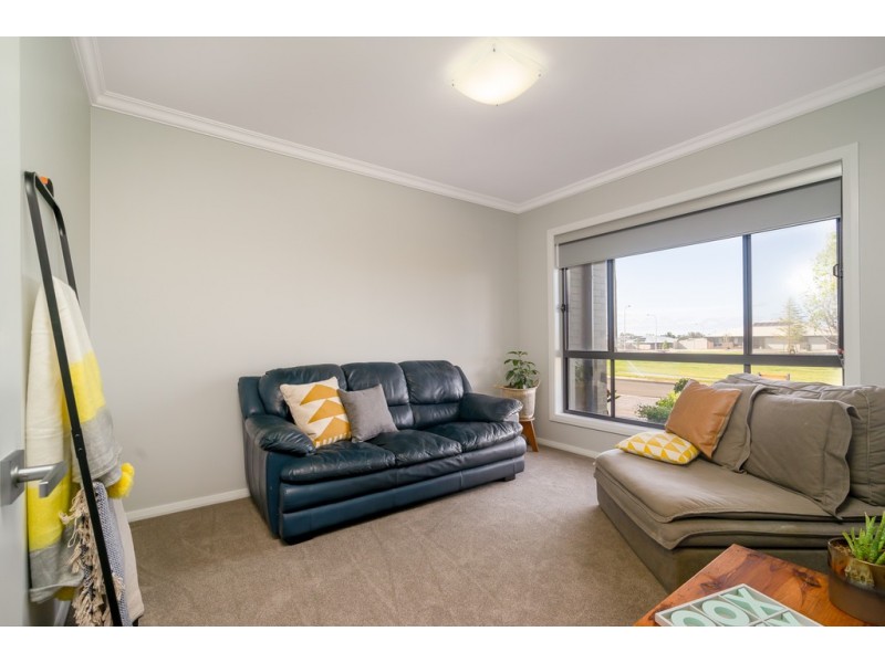 3 TWEED PLACE, Dubbo NSW 2830