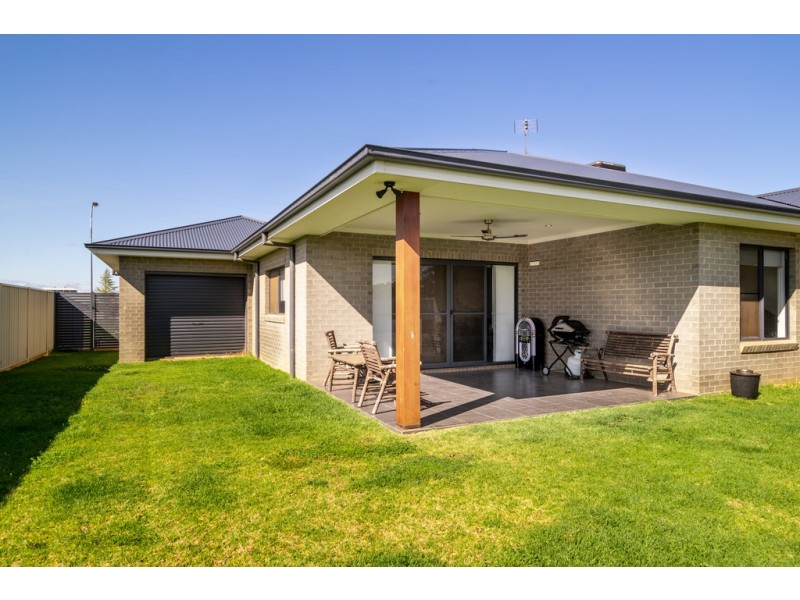 3 TWEED PLACE, Dubbo NSW 2830