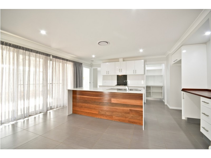 19 LANSDOWNE DRIVE, Dubbo NSW 2830