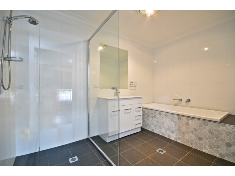 19 LANSDOWNE DRIVE, Dubbo NSW 2830