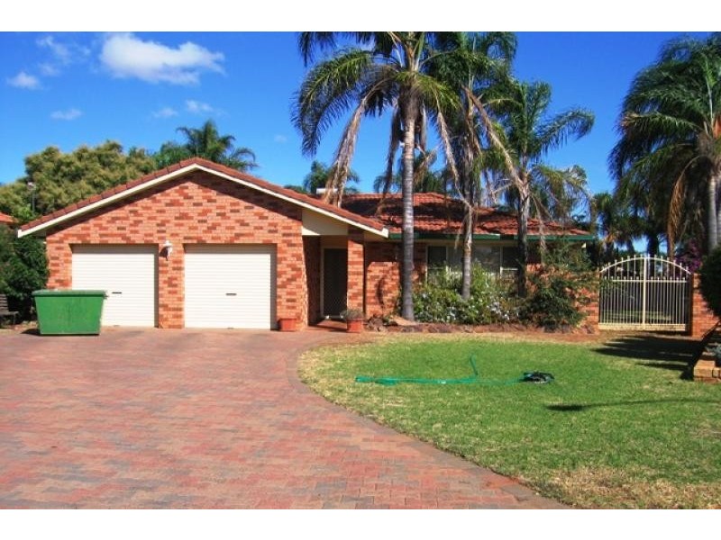 11 Erica Close, Dubbo NSW 2830