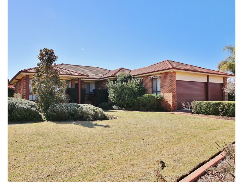 11 Glen Eagles Way, Dubbo NSW 2830