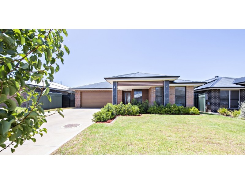 6 Waterfall Crescent, Dubbo NSW 2830