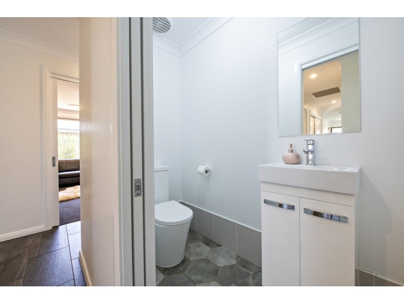 6 Waterfall Crescent, Dubbo NSW 2830