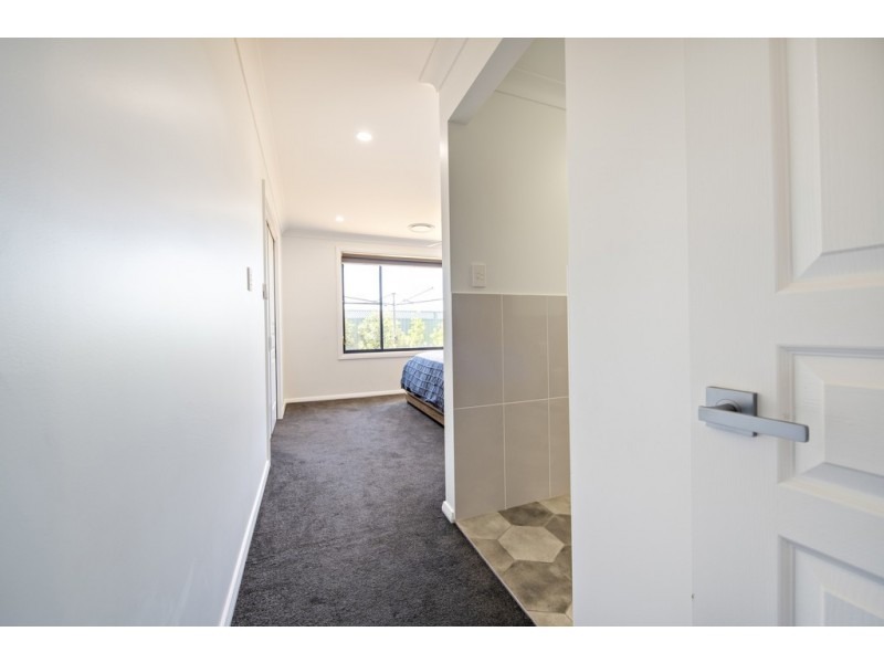 6 Waterfall Crescent, Dubbo NSW 2830