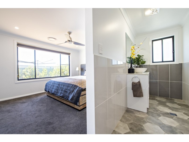 6 Waterfall Crescent, Dubbo NSW 2830