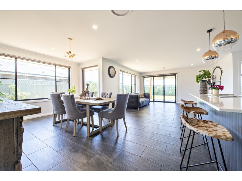 6 Waterfall Crescent, Dubbo NSW 2830