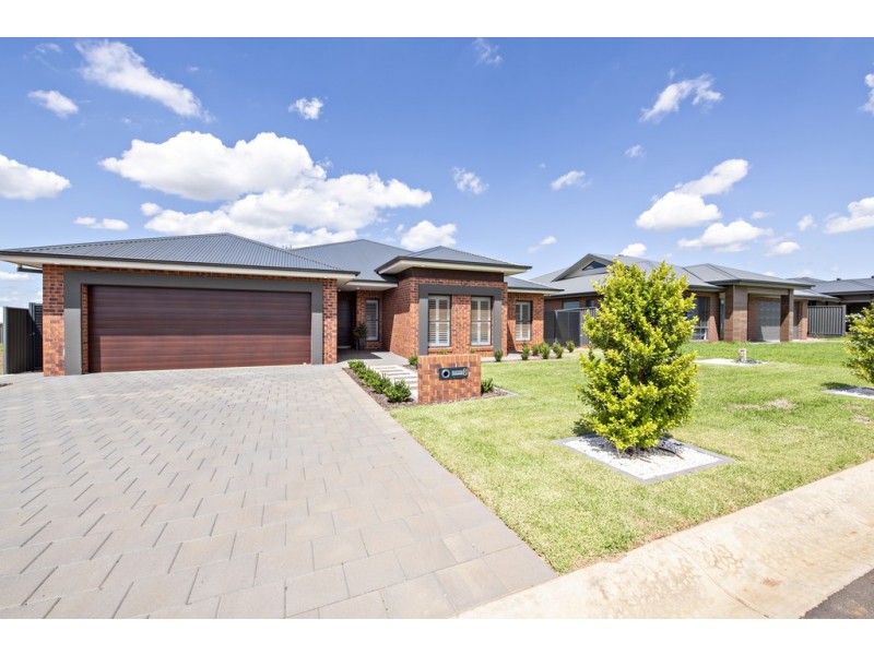 8 Mangrove Crescent, Dubbo NSW 2830