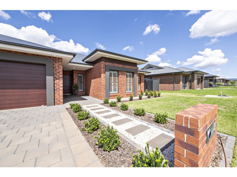 8 Mangrove Crescent, Dubbo NSW 2830