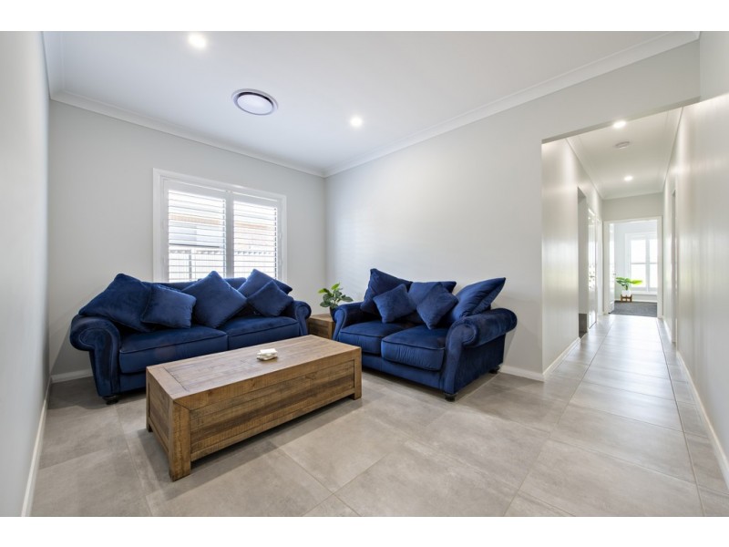 8 Mangrove Crescent, Dubbo NSW 2830