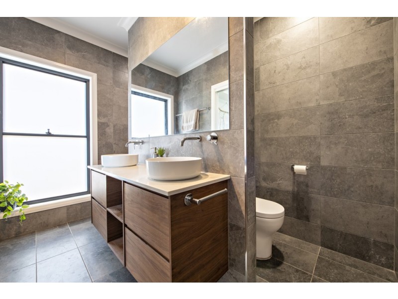 8 Mangrove Crescent, Dubbo NSW 2830