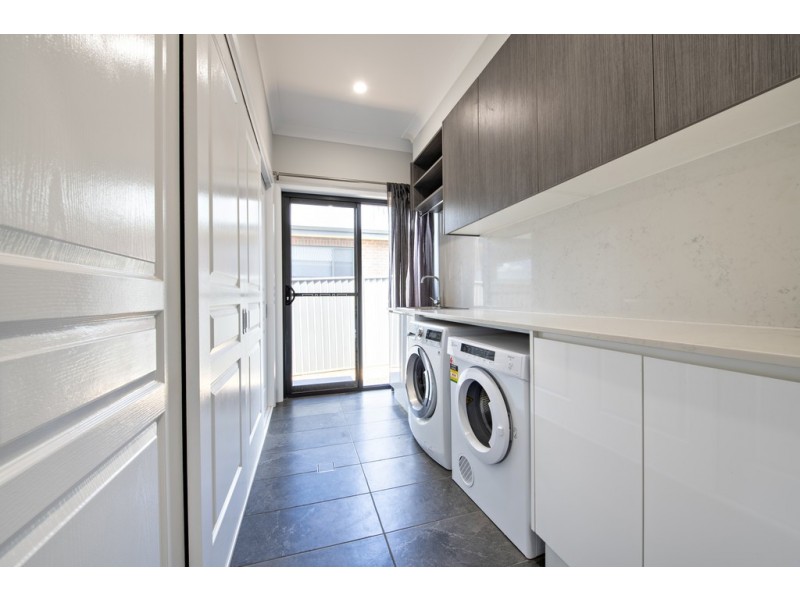 8 Mangrove Crescent, Dubbo NSW 2830