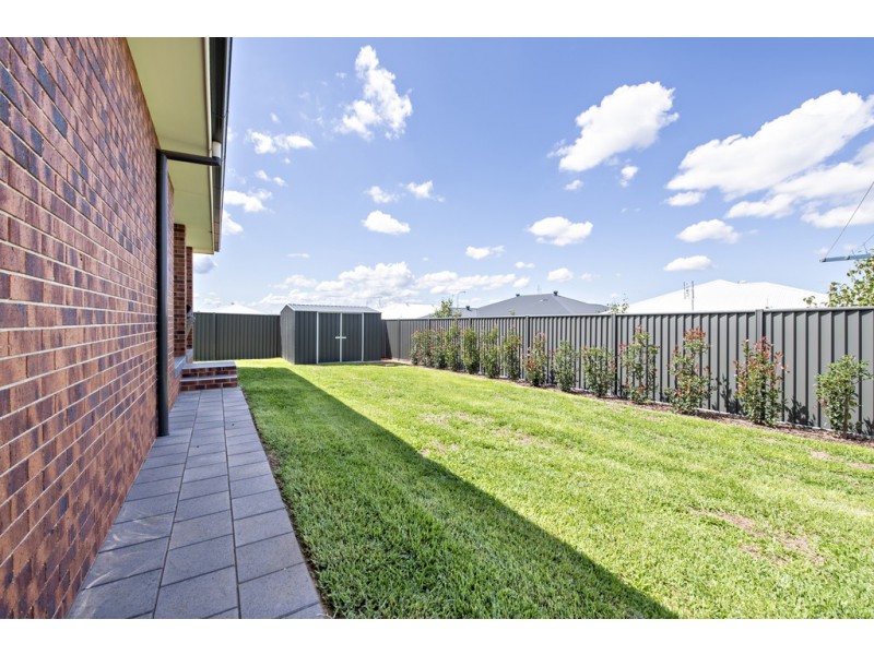 8 Mangrove Crescent, Dubbo NSW 2830