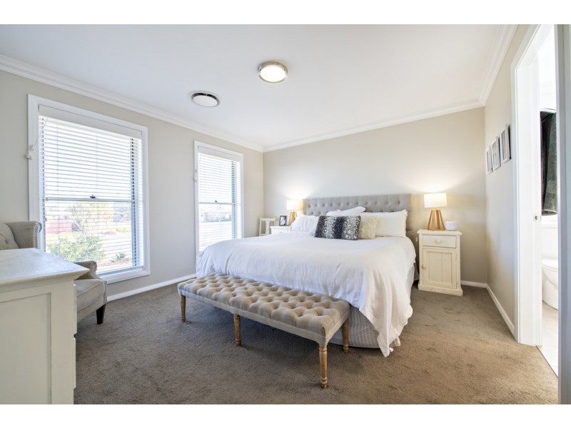 2 Amadeus Avenue, Dubbo NSW 2830