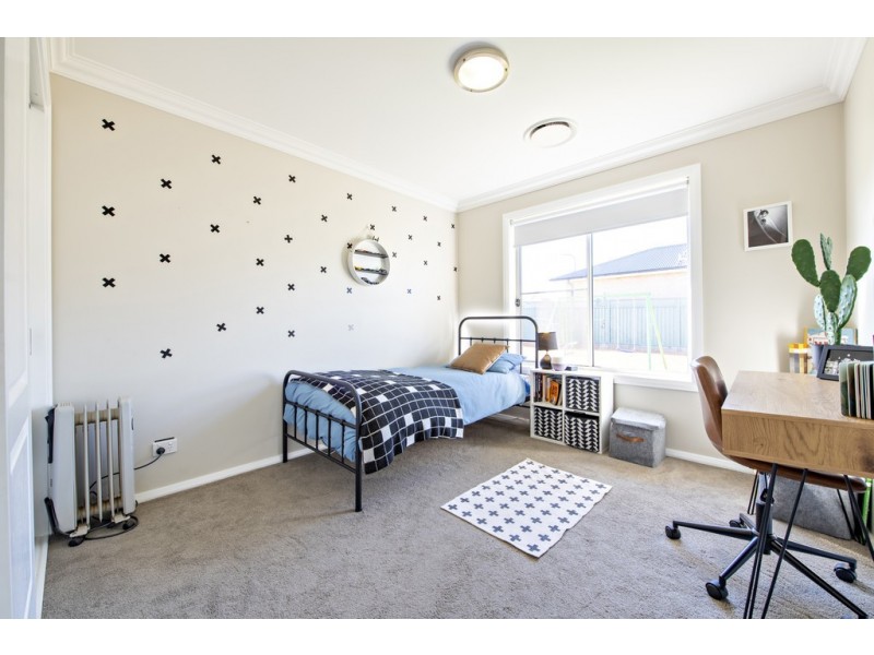 2 Amadeus Avenue, Dubbo NSW 2830