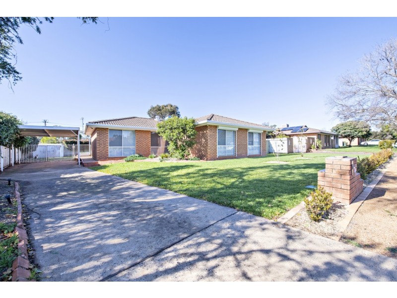 4 Flinders Close, Dubbo NSW 2830