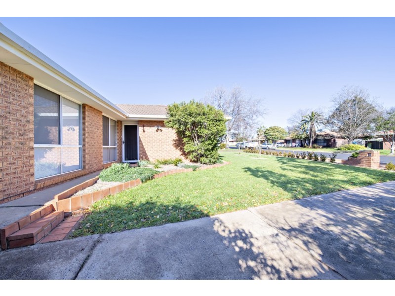 4 Flinders Close, Dubbo NSW 2830