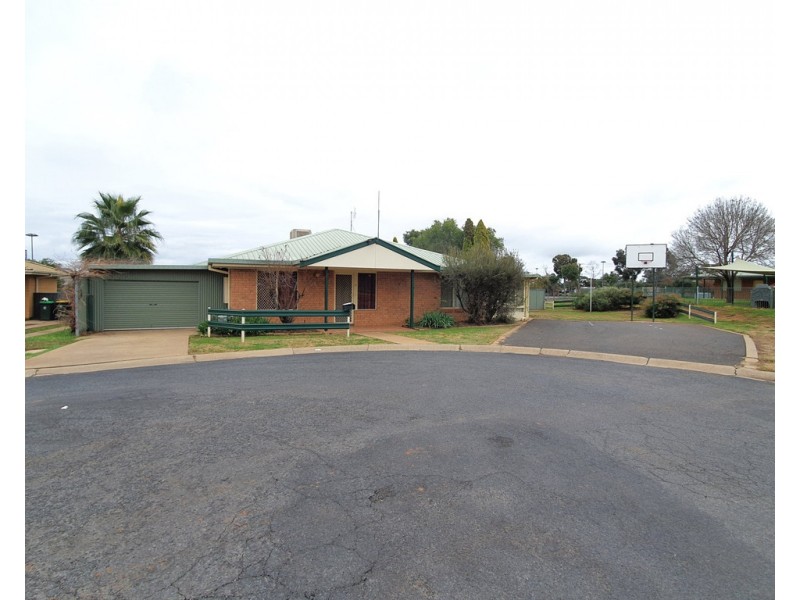 14 BEDDOES AVENUE, Dubbo NSW 2830