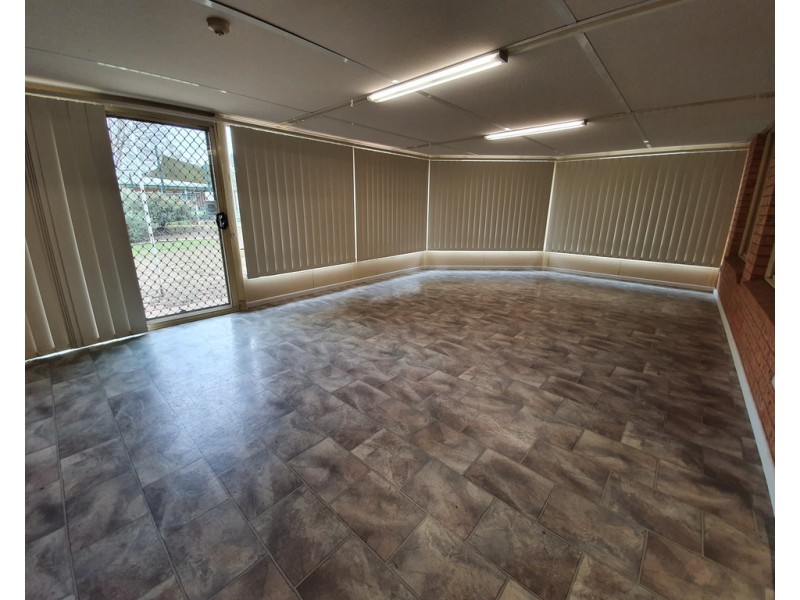 14 BEDDOES AVENUE, Dubbo NSW 2830