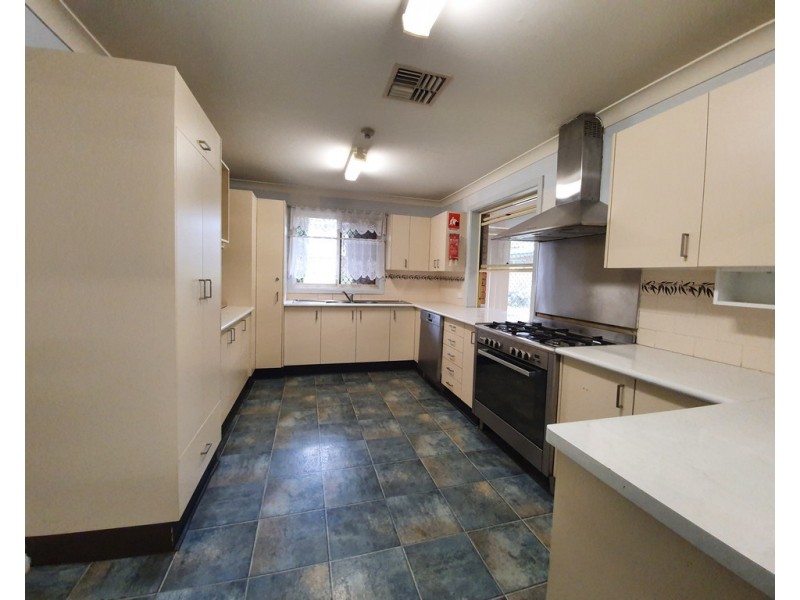 14 BEDDOES AVENUE, Dubbo NSW 2830