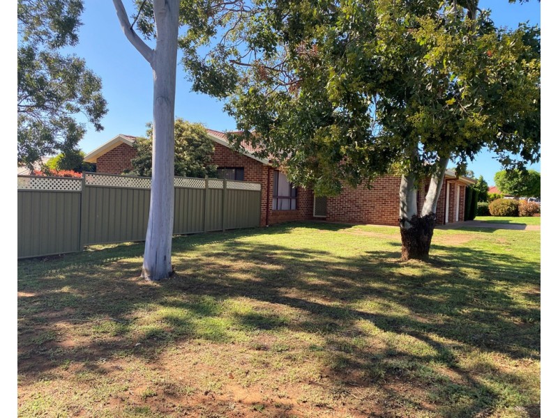 2A Gasnier Place, Dubbo NSW 2830