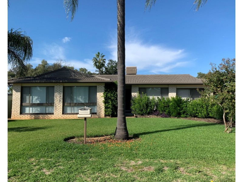 32 MACKAY DRIVE, Dubbo NSW 2830
