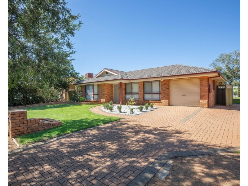 60 TWICKENHAM DRIVE, Dubbo NSW 2830