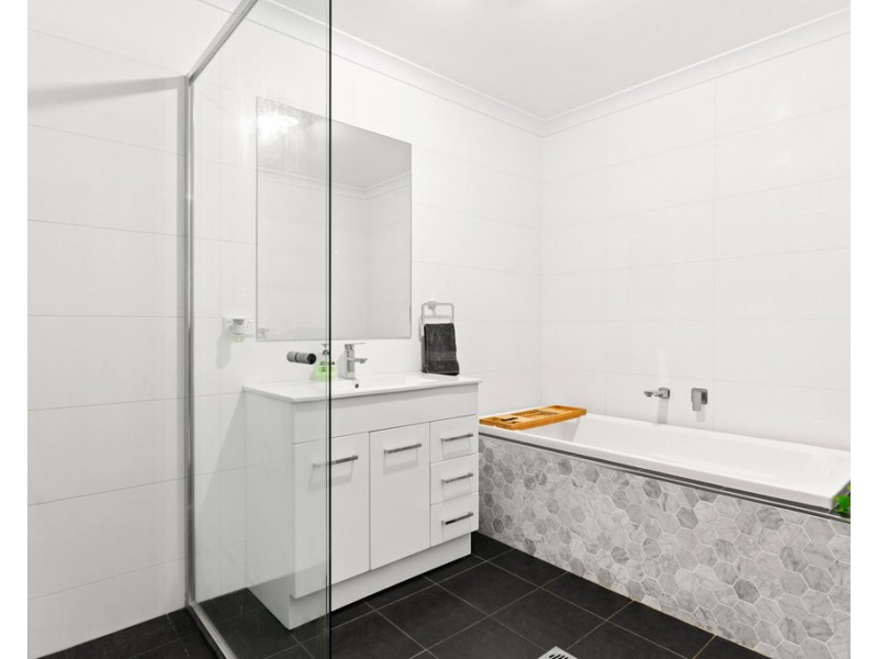19 LANSDOWNE DRIVE, Dubbo NSW 2830