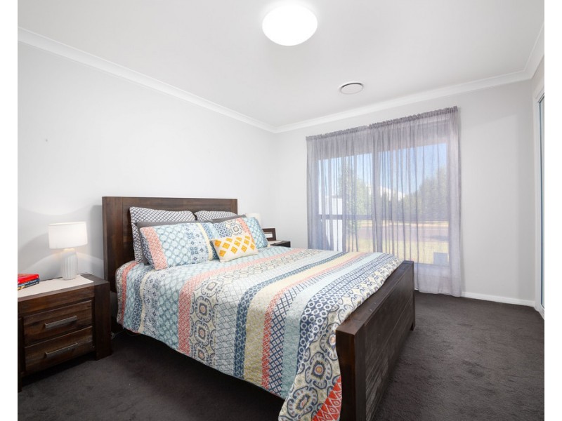19 LANSDOWNE DRIVE, Dubbo NSW 2830