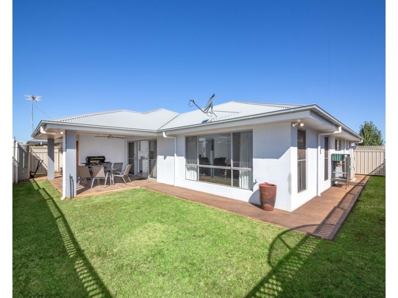 19 LANSDOWNE DRIVE, Dubbo NSW 2830