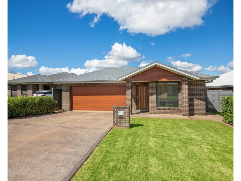9A WAVE COURT, Dubbo NSW 2830