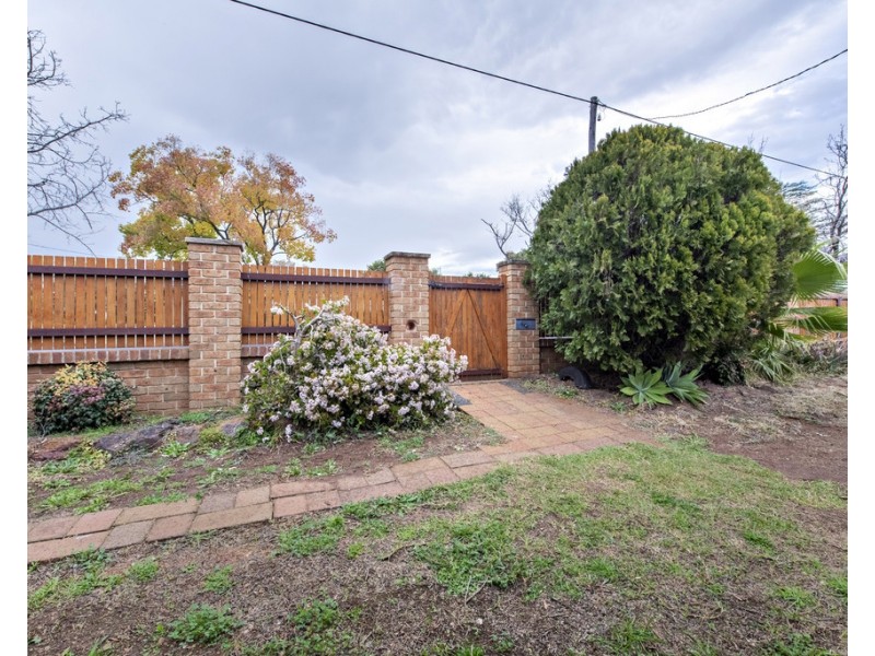 34 BANKSIA CRESCENT, Dubbo NSW 2830