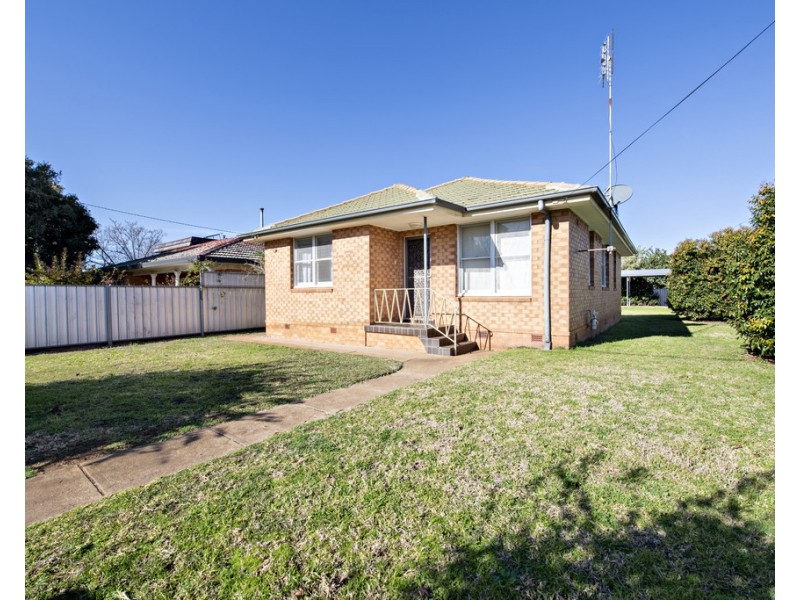 1 JOHNS AVENUE, Dubbo NSW 2830