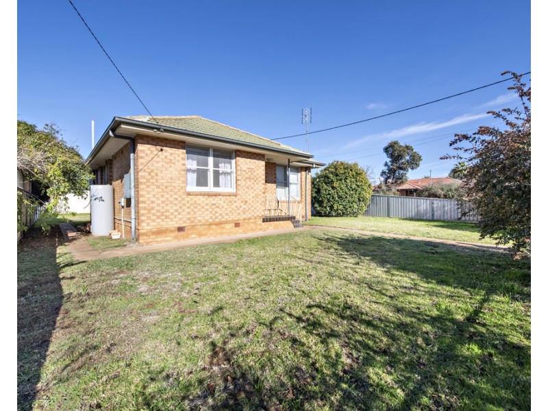 1 JOHNS AVENUE, Dubbo NSW 2830