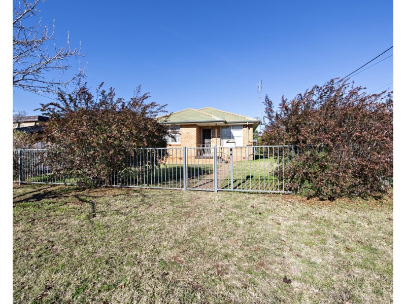 1 JOHNS AVENUE, Dubbo NSW 2830