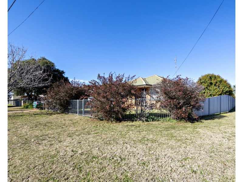 1 JOHNS AVENUE, Dubbo NSW 2830