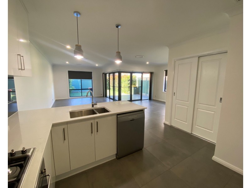 28 Azure Avenue, Dubbo NSW 2830