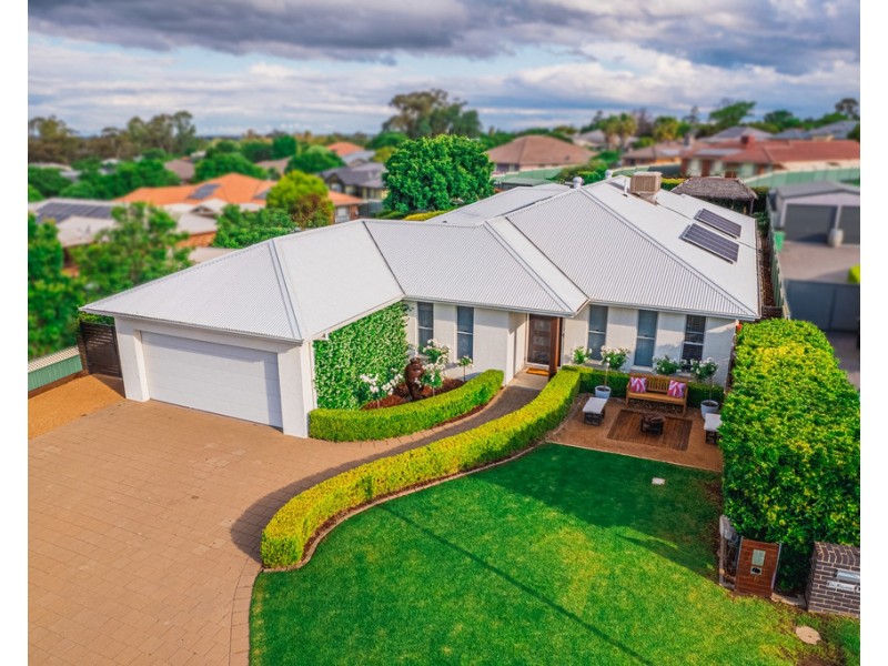 8 RIVIERA AVENUE, Dubbo NSW 2830