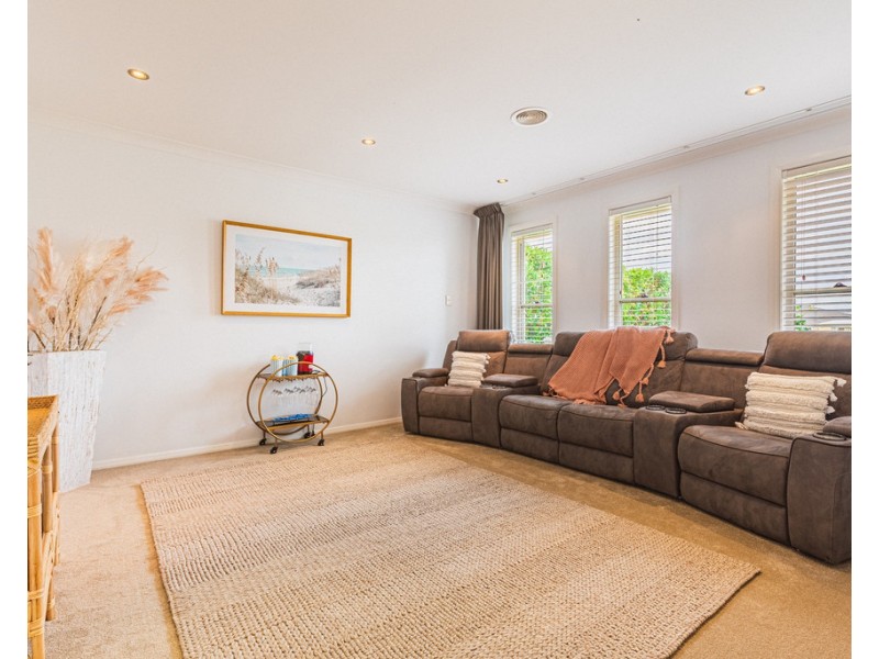 8 RIVIERA AVENUE, Dubbo NSW 2830