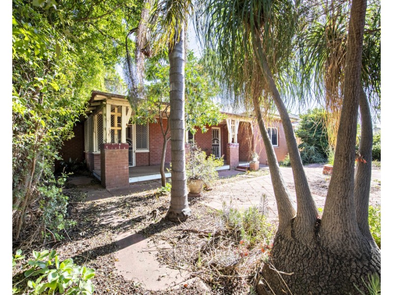 140 COBRA STREET, Dubbo NSW 2830