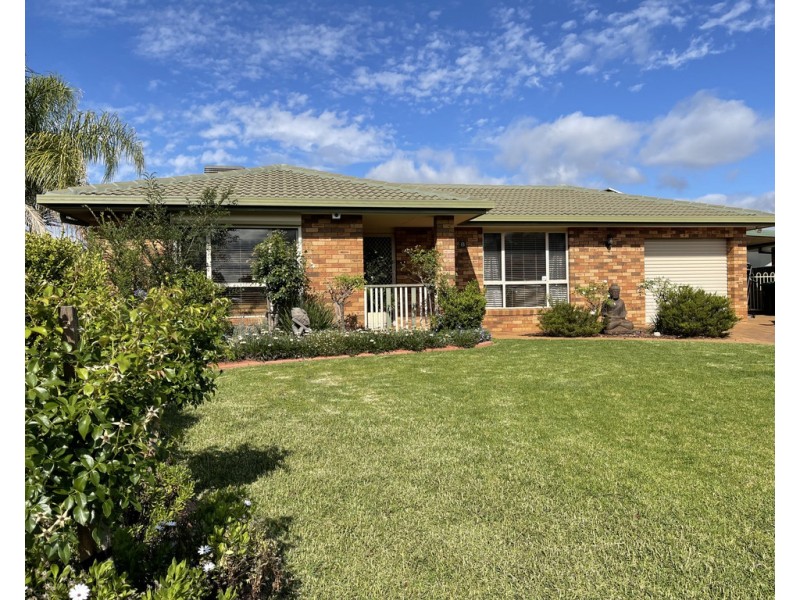 8 CORELLA COURT, Dubbo NSW 2830