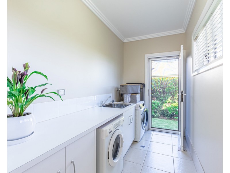 12 ENGLEWOOD AVENUE, Dubbo NSW 2830