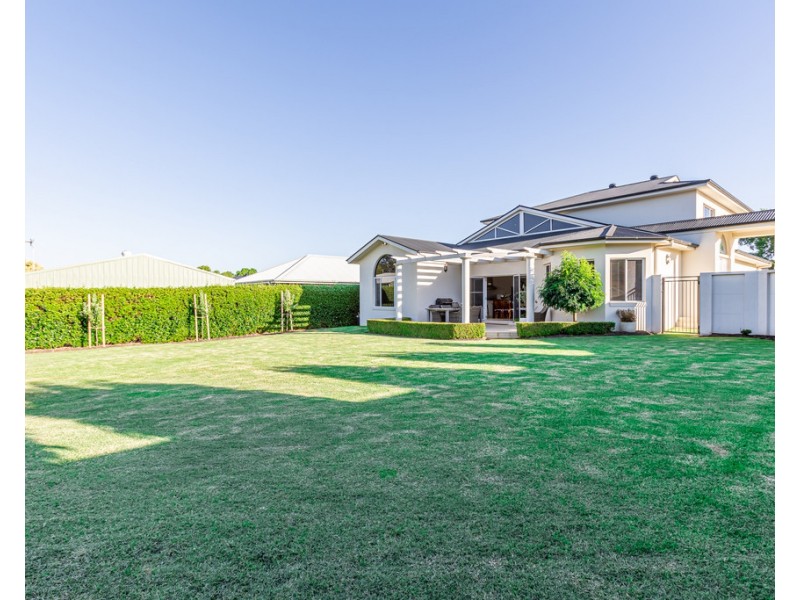 12 ENGLEWOOD AVENUE, Dubbo NSW 2830