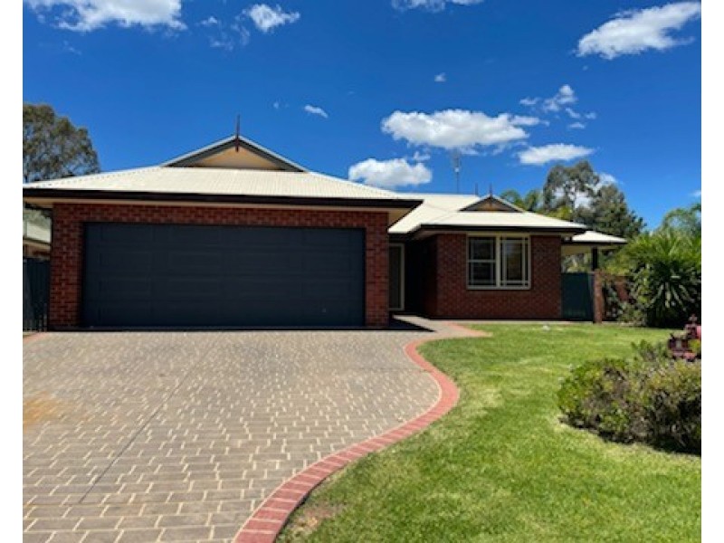 2 WIRRAWAY CLOSE, Dubbo NSW 2830