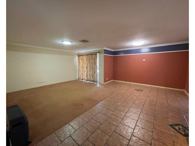 2 WIRRAWAY CLOSE, Dubbo NSW 2830