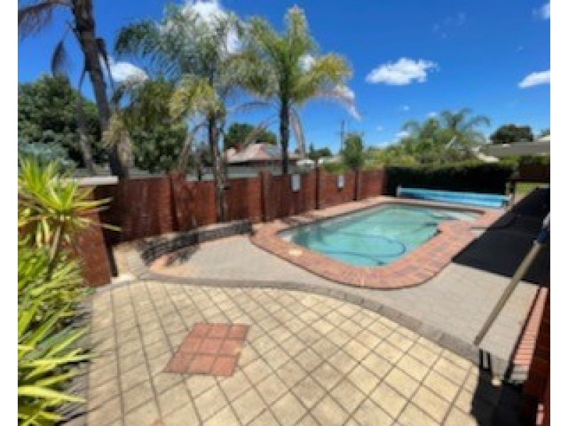 2 WIRRAWAY CLOSE, Dubbo NSW 2830