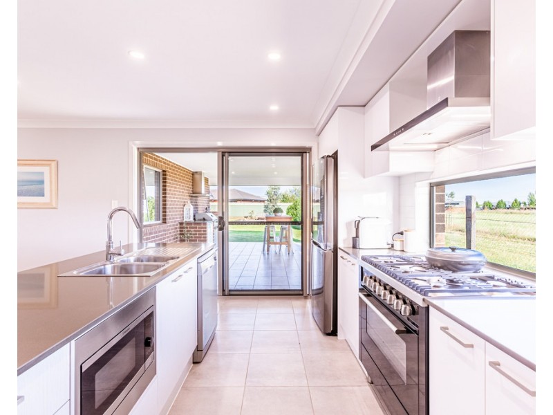 22 SEVERN CIRCLE, Dubbo NSW 2830