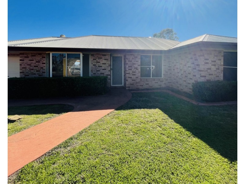 24 Ken McMullen Place, Dubbo NSW 2830