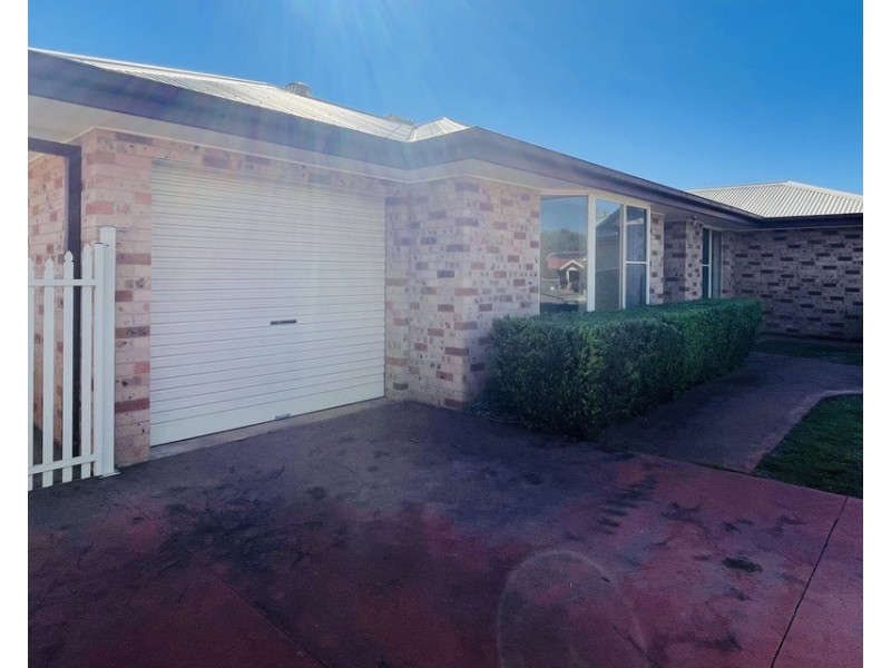 24 Ken McMullen Place, Dubbo NSW 2830