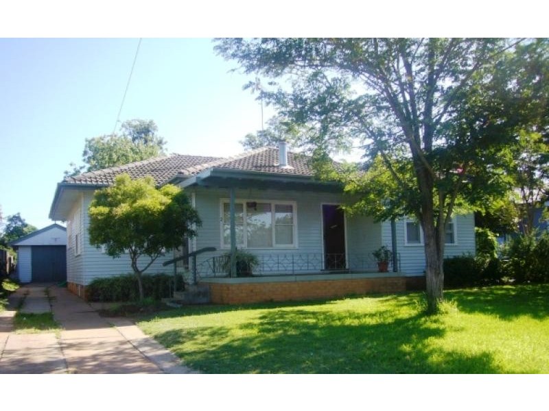 2 Sanderson Street, Dubbo NSW 2830